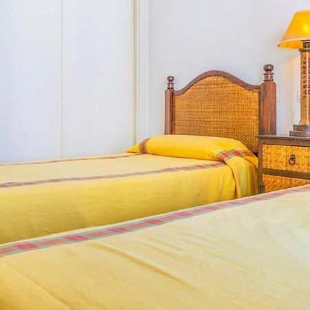 Lovely Apartment In Marbella With Kitchenette Bagian luar foto