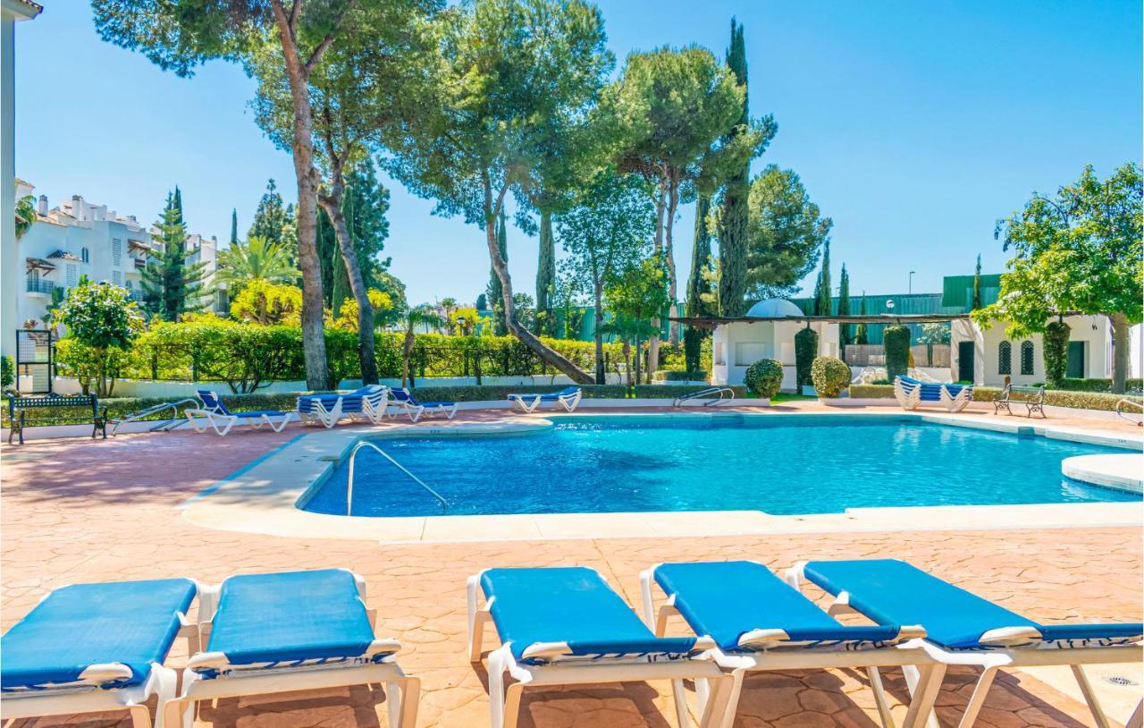 Lovely Apartment In Marbella With Kitchenette Bagian luar foto
