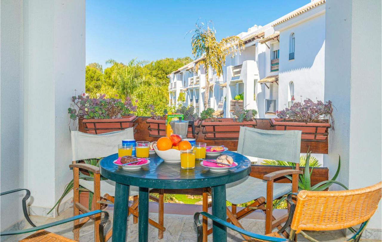 Lovely Apartment In Marbella With Kitchenette Bagian luar foto