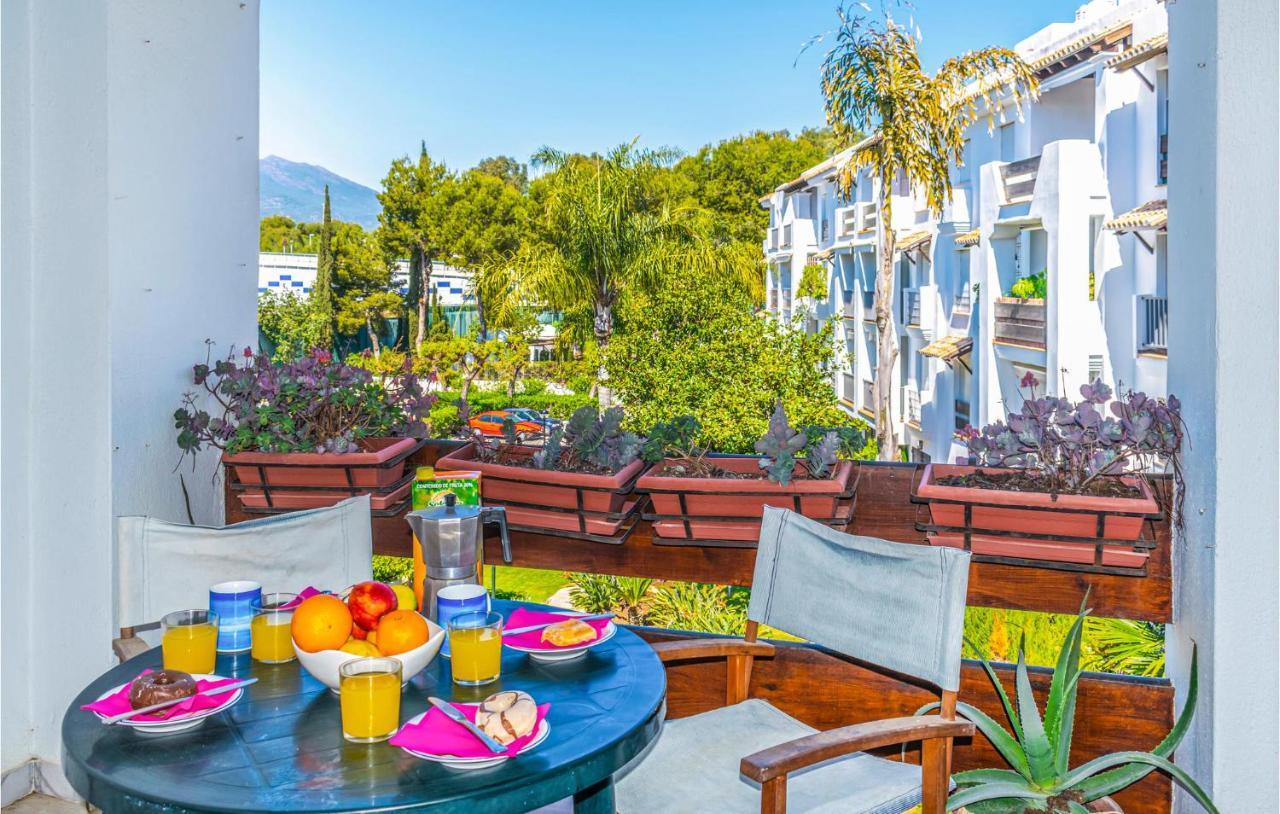 Lovely Apartment In Marbella With Kitchenette Bagian luar foto