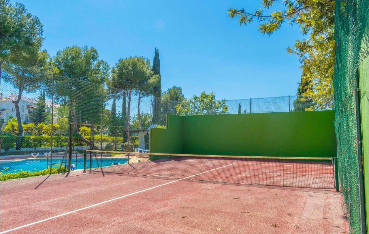 Lovely Apartment In Marbella With Kitchenette Bagian luar foto