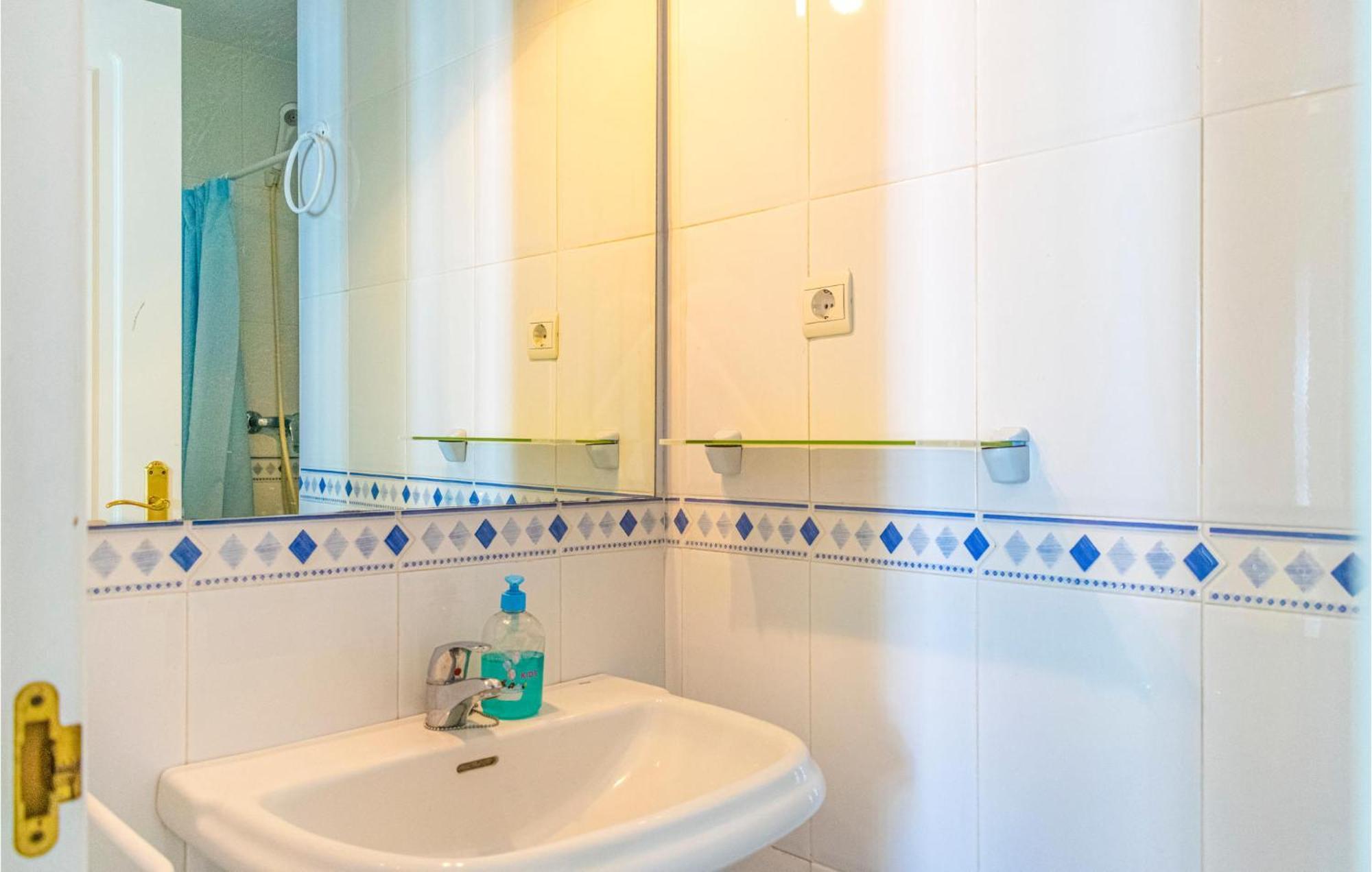 Lovely Apartment In Marbella With Kitchenette Bagian luar foto
