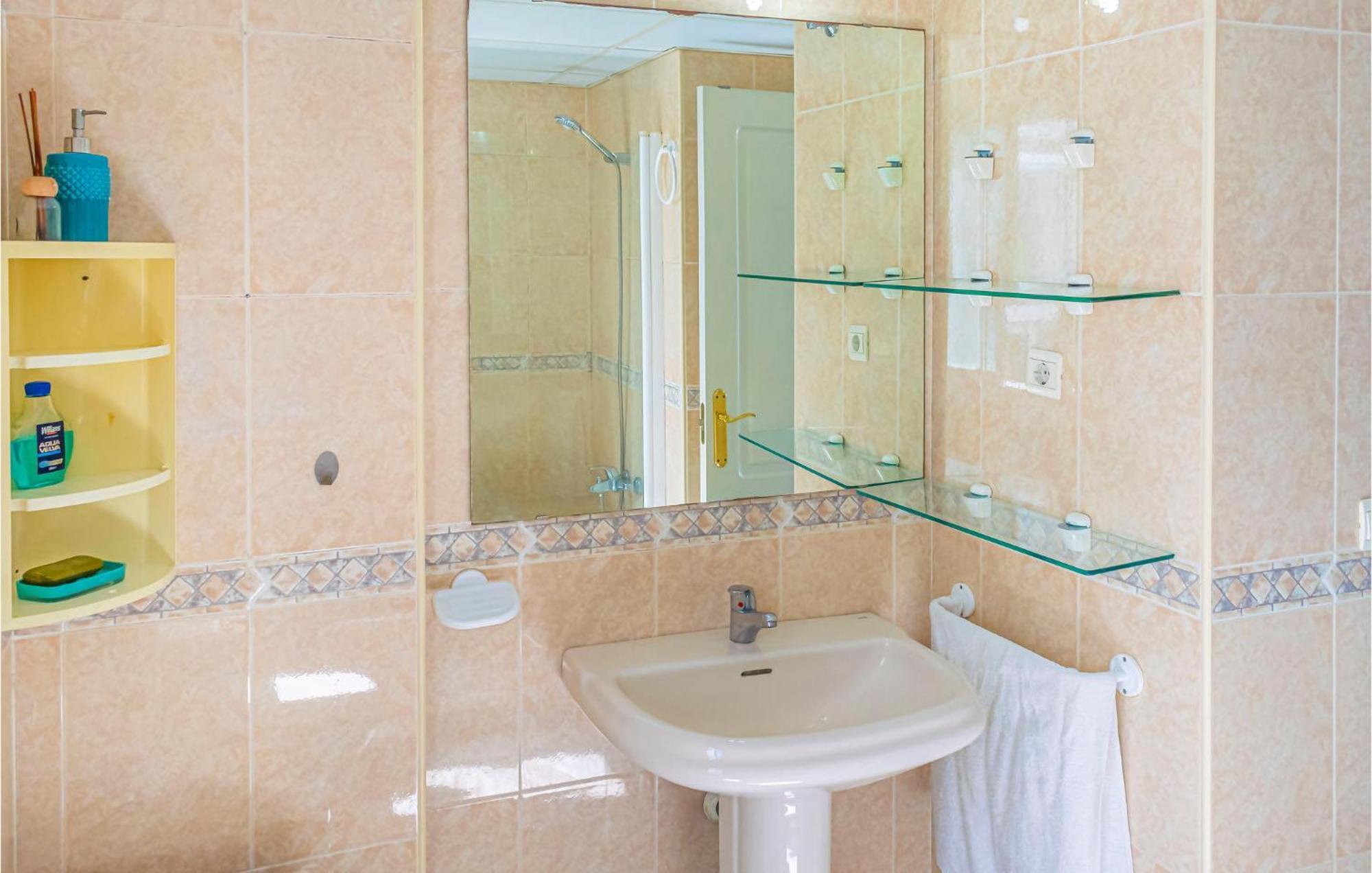 Lovely Apartment In Marbella With Kitchenette Bagian luar foto